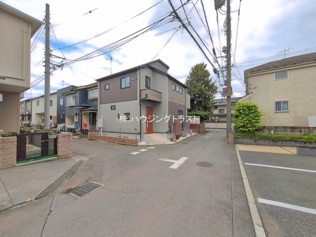 仲介手数料無料　所沢市北所沢町　新築戸建　全１棟の前面道路含む現地写真