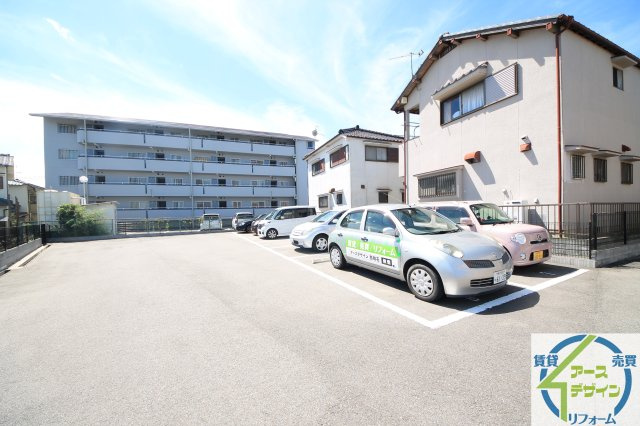 ユーヴィレッジの駐車場