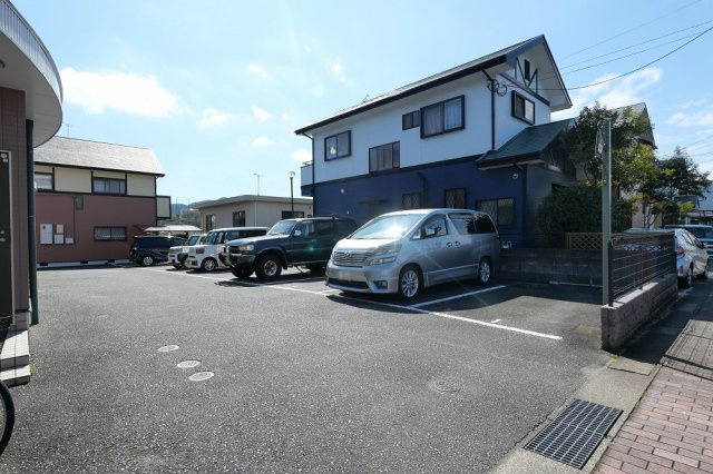 薔薇館　百合館　/Yuri1の駐車場