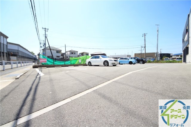 メゾン　アイリスの駐車場