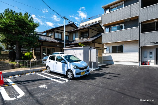 トリシア柳町の駐車場