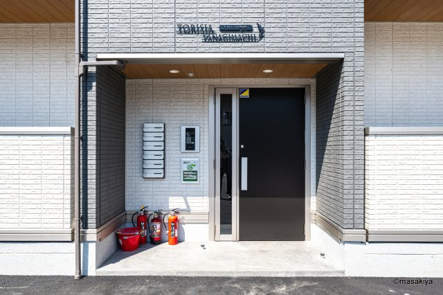 トリシア柳町のエントランス