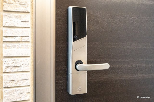 トリシア柳町のエントランス