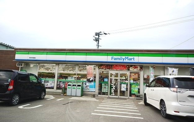 ルナ・カーサの周辺|ファミリーマートまで300m