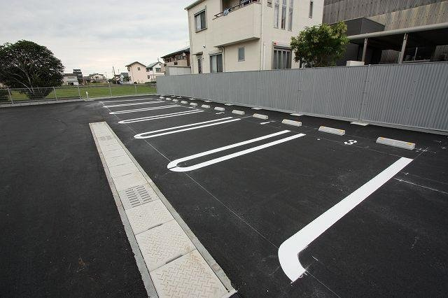 ウィステリア　ヴィラⅢの駐車場|駐車場があるので、車を買う予定の方も安心です