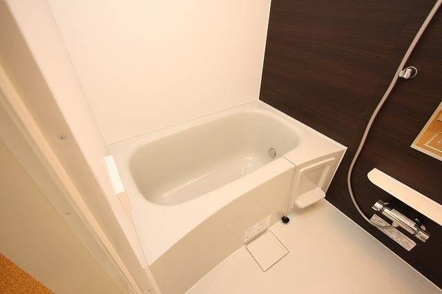 ウィステリア　ヴィラⅢの浴室|お風呂で日々の疲れを落としましょう