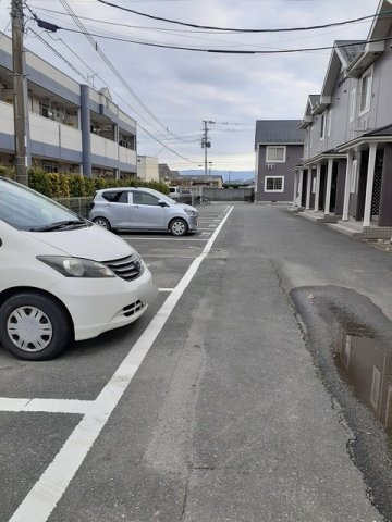 アヴニール鵜木Ⅲの駐車場|カースペースがあります