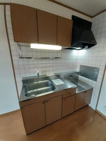 アヴニール鵜木Ⅲのキッチン|コンパクトなキッチンで掃除もラクラク