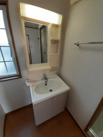 アヴニール鵜木Ⅲの洗面所|広い洗面スペース