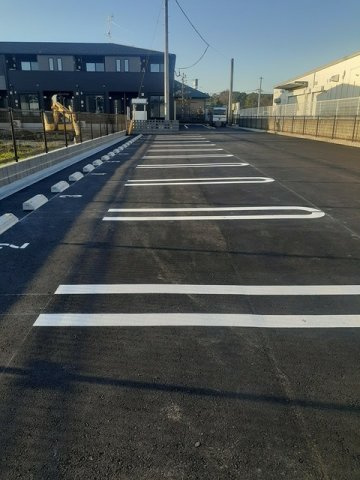 ラ・メゾン　ボヌールの駐車場|駐車場に車を止められます