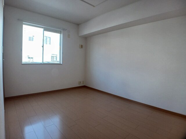 ひまわりハウス武井壱番館の内装|明るい色調の室内です