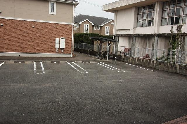 ひまわりハウス武井壱番館の駐車場|駐車場があります