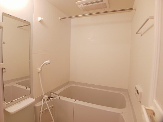 ひまわりハウス武井壱番館の浴室|ゆったり過ごせるお風呂です