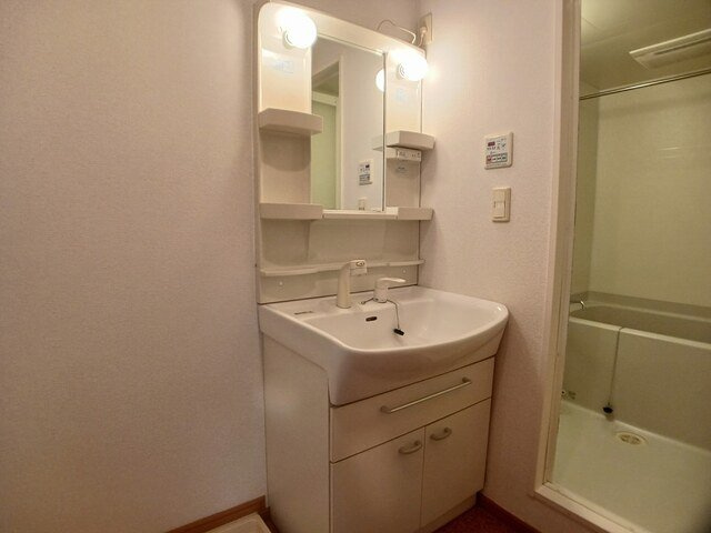 ひまわりハウス武井壱番館の洗面所|コンパクトで使いやすい洗面所