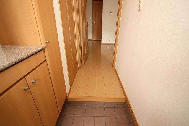 ひまわりハウス武井壱番館の玄関|ゆったりとした玄関です