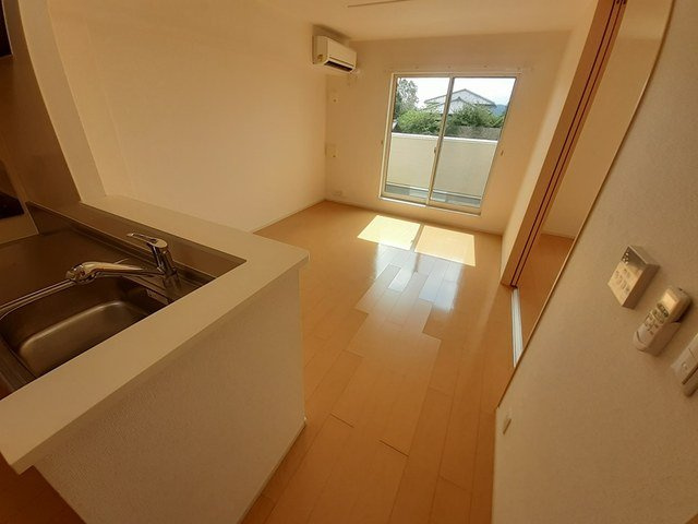 カサブランカ朝倉の居間・リビング|こちらの居間で趣味の時間をお楽しみください