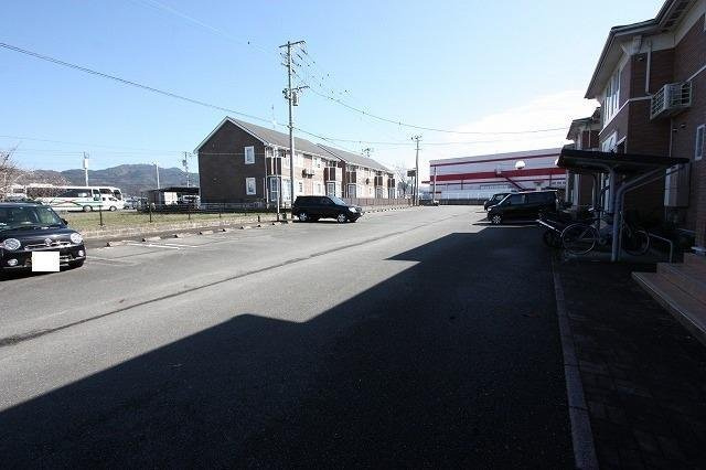 ビスターリア　Ｂの駐車場|駐車スペースもあります