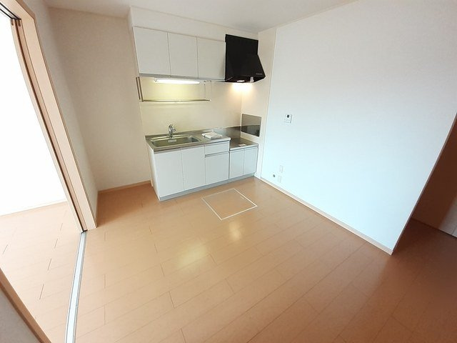 こすもすハウス武井壱番館のキッチン|コンパクトなキッチンで掃除もラクラク