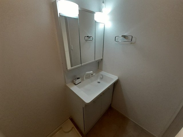 エクセラン　依井　Ａの洗面所|明るい洗面所です