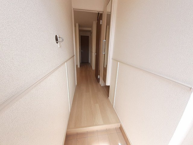 エクセラン　依井　Ａの玄関|明るい玄関です