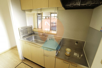 【キッチン】 | アドニスII | コンパクトなキッチンで掃除もラクラク　※参考写真です