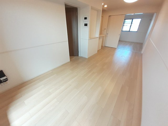 エクセラン　依井　Ｃの居間・リビング|こちらのリビングで趣味の時間をお楽しみください