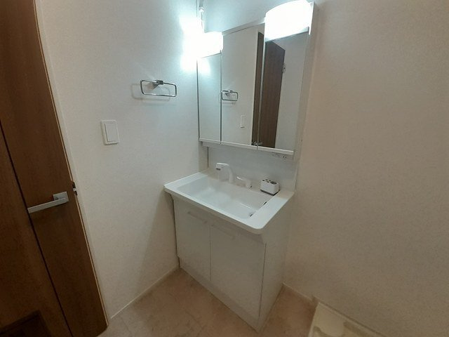 エクセラン　依井　Ｃの洗面所|ゆったりとスペースのある洗面所