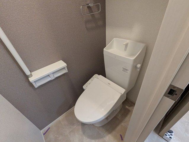 フィールドタウンのトイレ|落ち着いた色調のトイレです