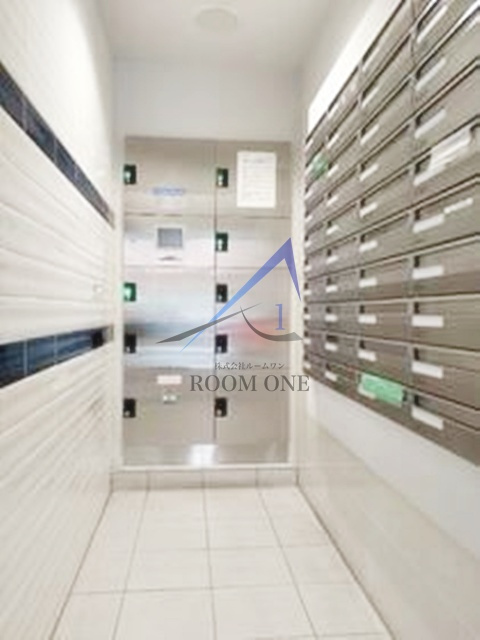 リクレイシア八丁畷のその他共用部分|集合ポストと宅配ボックスです。