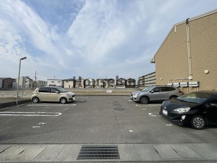 セジュールショコラの駐車場