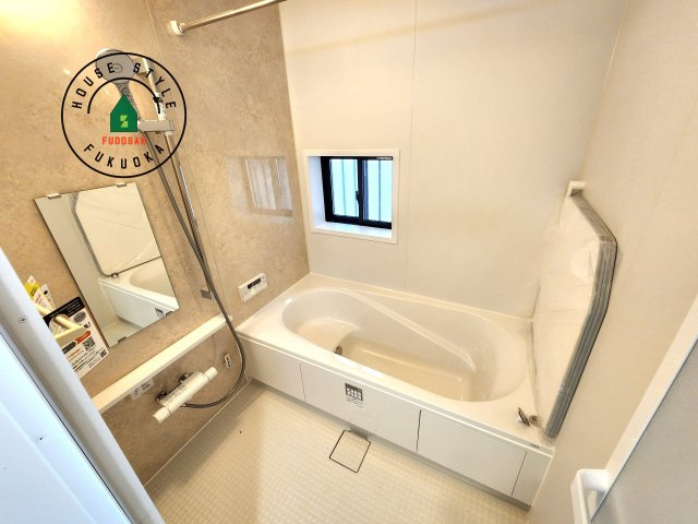 春日市須玖北5丁目第1-7棟（B号棟）の浴室|1日の疲れを癒してくれる広々バスルーム。雨の日のお洗濯にも大活躍な浴室乾燥機付です！