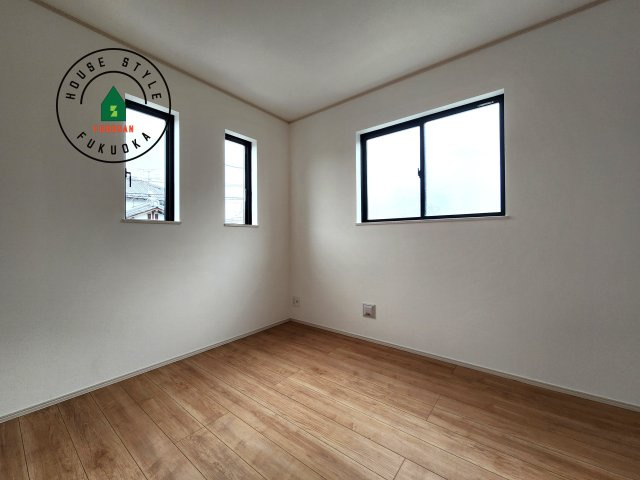 春日市須玖北5丁目第1-7棟（B号棟）の洋室|柔らかい陽光が差し込む明るいお部屋を演出する設計。彩光の取れる窓が気持ちの良いお部屋を創り上げます。