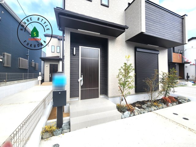 春日市須玖北5丁目第1-7棟（B号棟）の玄関|おでかけの時も帰った時も、「我が家」を最初に感じでもらえる素敵な空間に。