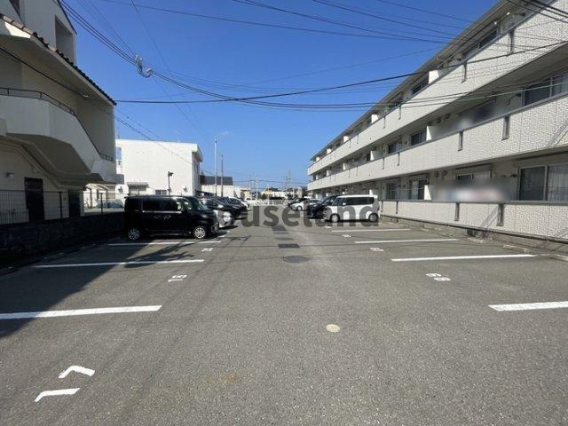 ファミリーメイト矢田 Ｂ棟の駐車場