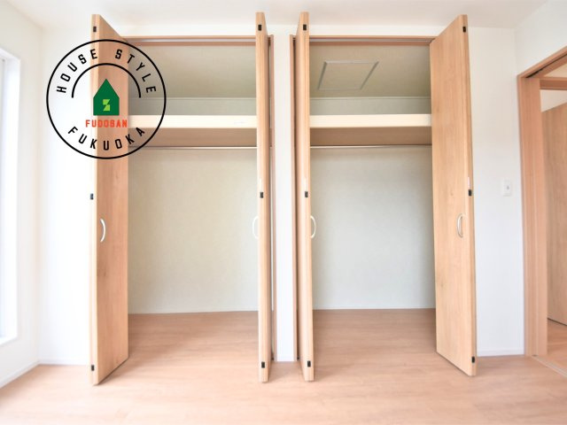 春日市下白水南5丁目第3-2棟（2号棟）　の内観：施工例|洋服や大きな荷物が多い方や人数の多いご家族などは、一般的なクローゼットよりもウォークインクローゼットのほうが使い勝手が良いです。