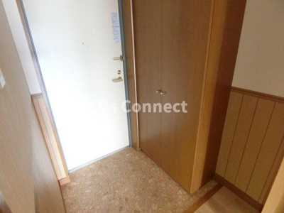 【玄関】 | グラスランド２１ | 背の高い下駄箱でご家族分の靴も収納できます。