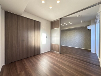 【洋室】 | TORISIASメソン | リビング奥洋室