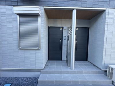 【玄関】 | TORISIASメソン | 玄関前