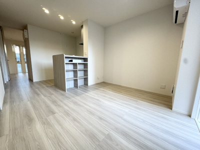 【居間・リビング】 | TORISIAS東今泉 | LDK（別角度）