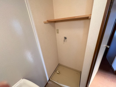 【玄関】 | リビングタウン横田新町 Ａ | 洗濯機置き場