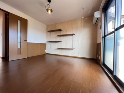 【居間・リビング】 | リビングタウン横田新町 Ａ | ＬＤＫ（エアコン・照明器具付き）