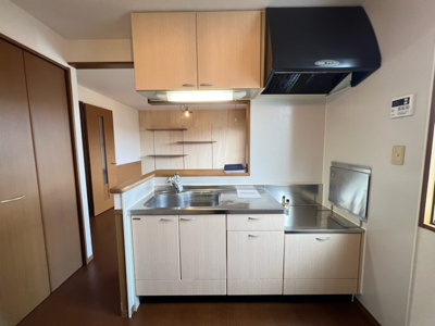 【キッチン】 | リビングタウン横田新町 Ａ | 蛇口一体型浄水器（別途契約）付き対面キッチン