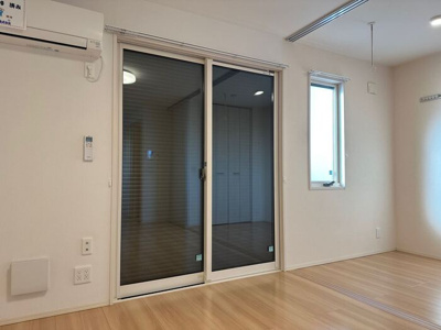 【居間・リビング】 | ロイヤルテラス Ａ | シャッター雨戸