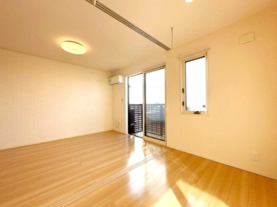 【居間・リビング】 | ロイヤルテラス Ａ | LDK（別角度）