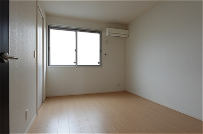 【洋室】 | クレール シャンブル Ⅱ | 北東洋室（エアコン付き）