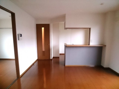 【居間・リビング】 | スクウェア･ヒル Ｄ | カウンター裏