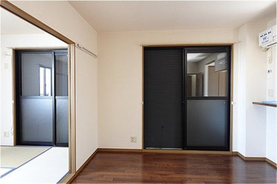 【居間・リビング】 | セジュールＵＥＳＡＷＡ Ｄ | シャッター雨戸