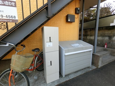 【その他共用部分】 | ニューコーポ Ⅱ | 敷地内アパート専用ゴミステーションと宅配ボックス