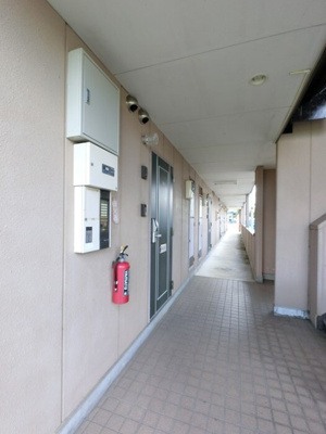 【ロビー】 | ポワールガーデンⅠ | 共用廊下 駐輪場はございませんので、共用部をご利用下さい。