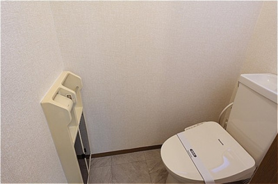 【トイレ】 | ネオ・アヴァンセ五代 伍番館 | 温水洗浄暖房便座のトイレ